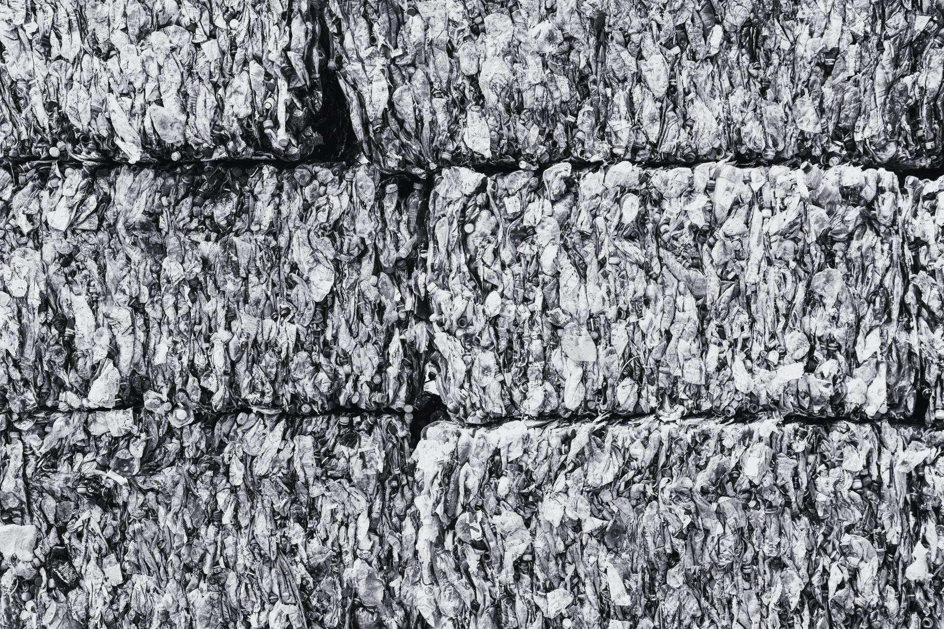 Location de compacteurs à déchets en Corse